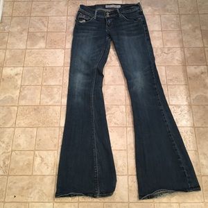 Really cute Hollister flare jeans!! Size 1!!