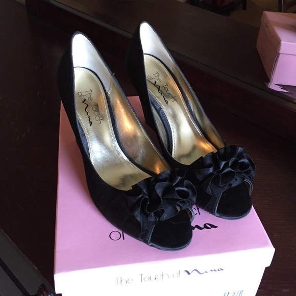 Nina Pertie black satin wedges