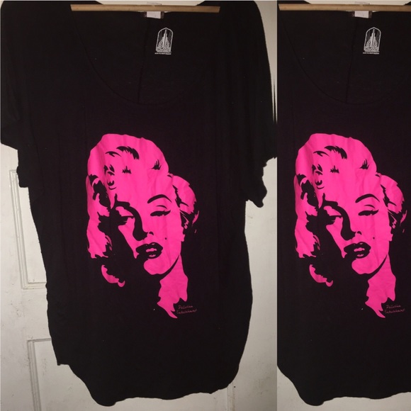 Marilyn Monroe short sleeve shirt pink and black