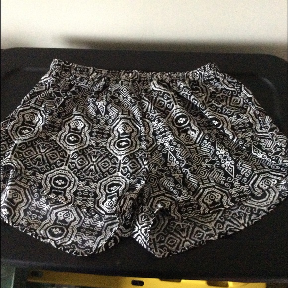 2x patterned shorts