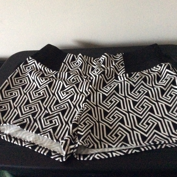Plus size patterned short