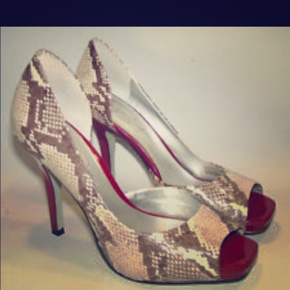 Jessica Simpson snakeskin heels - Picture 1 of 1