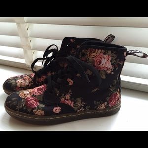 Floral Dr Marten's size 6, never worn!