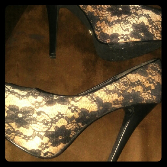Dereon Heels - Picture 1 of 4
