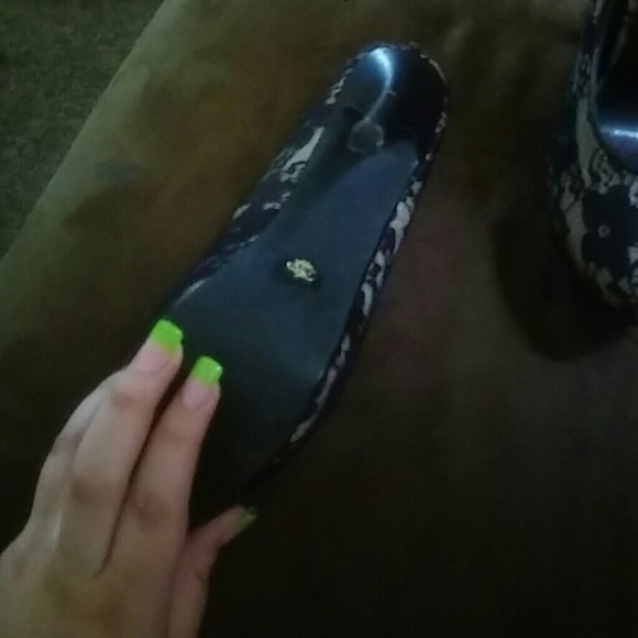 Dereon Heels - Picture 3 of 4