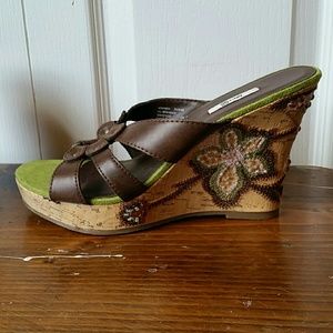Green and brown wedges