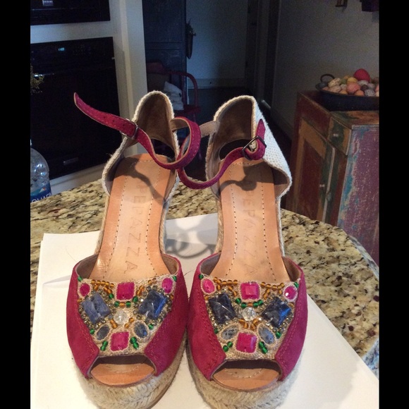 👠APEPAZZA👠 heeled/wedge sandal