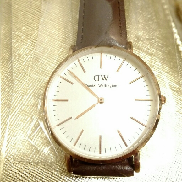 *SOLD** Daniel Wellington 40mm watch - BROWN STRAP