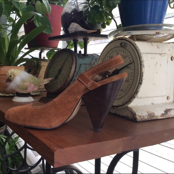 Host Pick🎉🎉🎉Michael Kors suede heels🎉