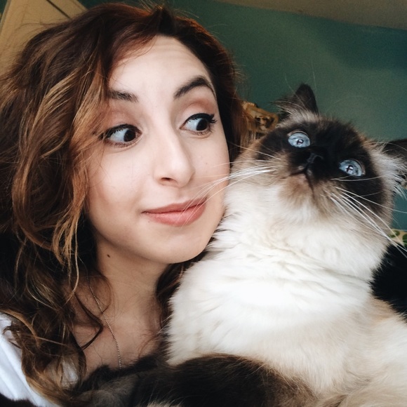 Meet your Posher, Nina