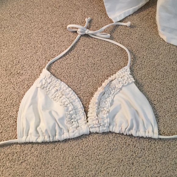 White ruffled bikini top🌸