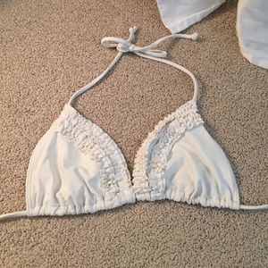 White ruffled bikini top🌸