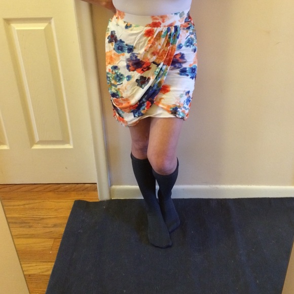 The vanity room faux wrap mini skirt BNWT - Picture 1 of 4