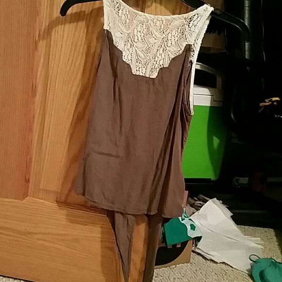 Very cute crop top!102 - Picture 4 of 4