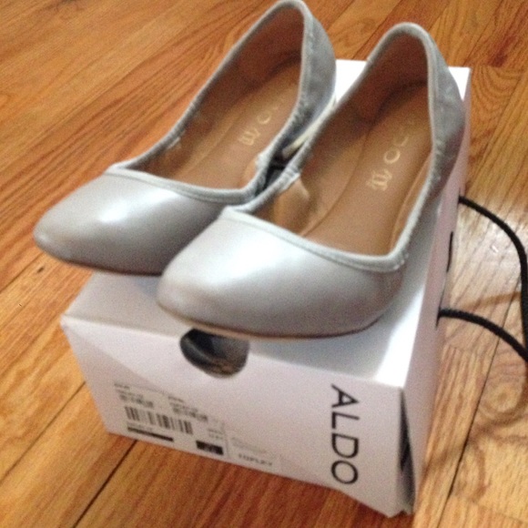 ALDO Size 8.5 Grey Topley Flat