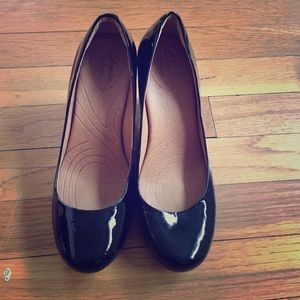Clarks Indigo Patent Leather heels.