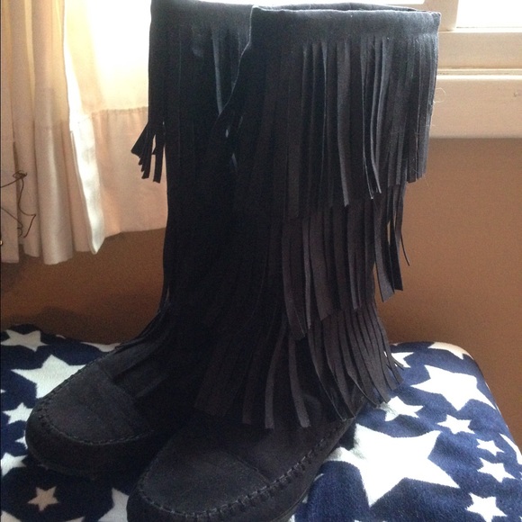 Size 8 black faux suede fringe boots
