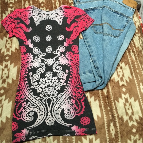 Beautiful Ink Blot Graphic Soft Tee🎀 - Picture 2 of 3
