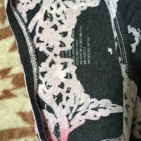 Beautiful Ink Blot Graphic Soft Tee🎀 - Picture 3 of 3