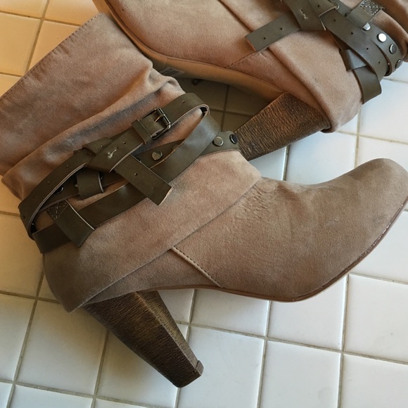 Tan booties - Picture 2 of 3