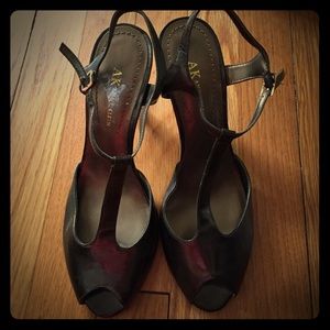 Anne Klein Peep toe 'T' strap heels