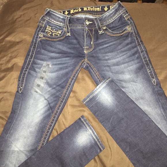 Rock Revival Skinny Jeans - Picture 2 of 3
