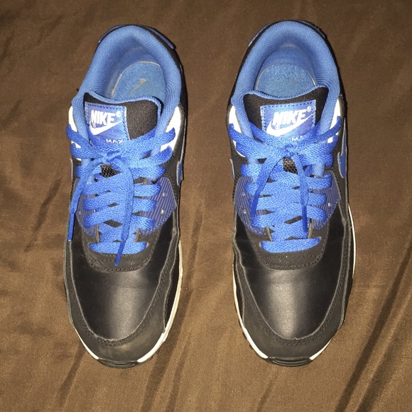 Air Max size 5Y - Picture 2 of 3