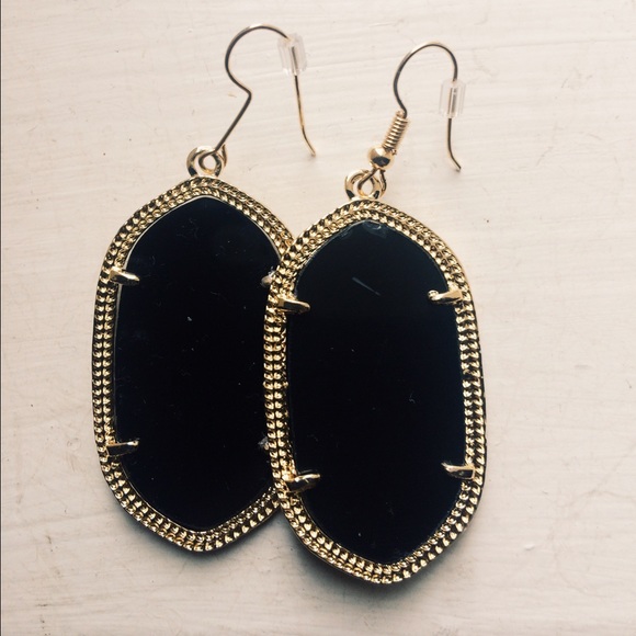 Kendra Scott exact look-a-like!