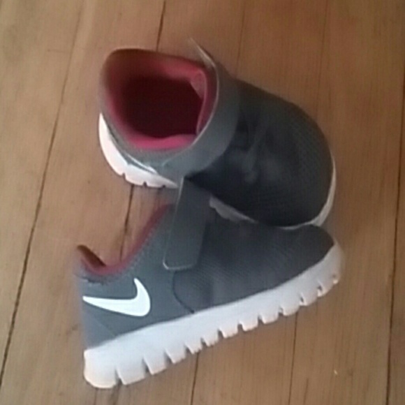 Toddler NIKE sneakers