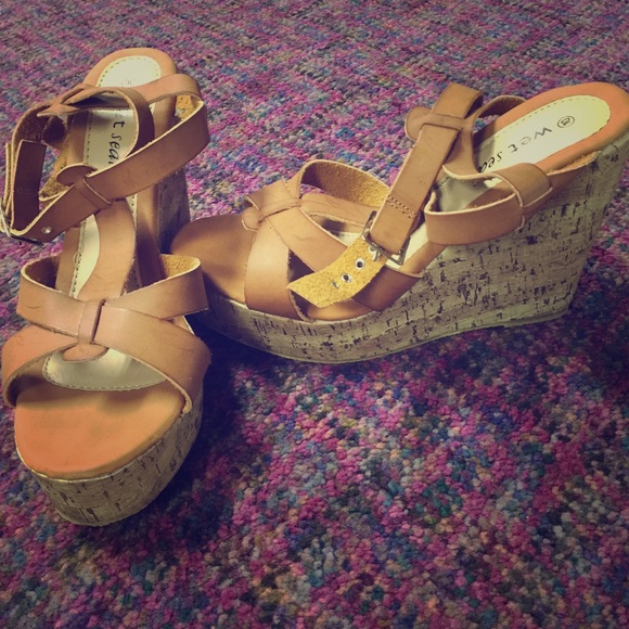 Wet Seal Women Size:10 Tan Wedges