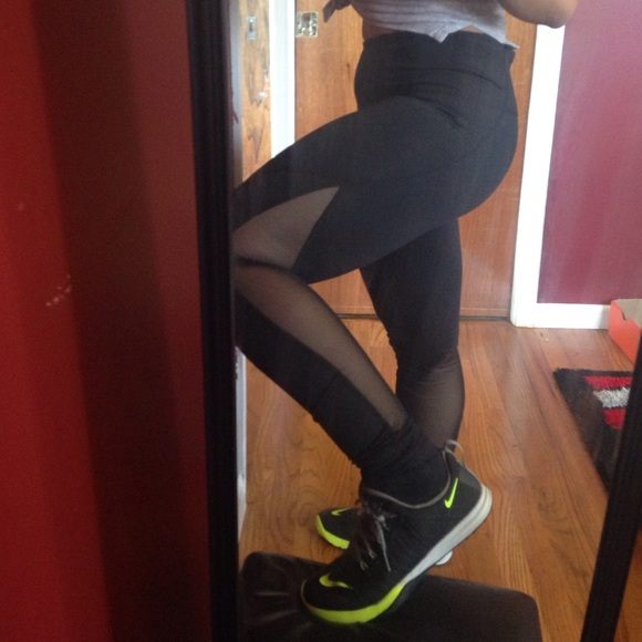 Mesh leg workout pants.listing be moved soon - Picture 2 of 4
