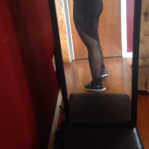 Mesh leg workout pants.listing be moved soon - Picture 3 of 4