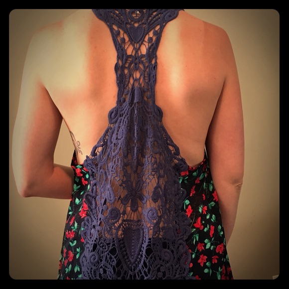 🚨Free people high low lace back floral tank🚨