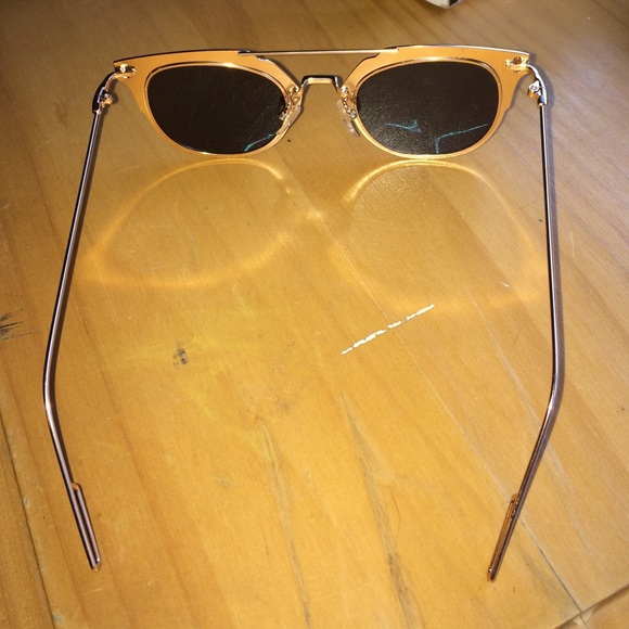 NWT sunglasses - Picture 3 of 3