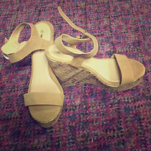 Wet Seal Women's Size:10 Cream Wedges