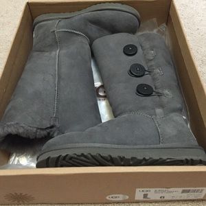 ⚡️FLASH SALE⚡️Tall Bailey Button Uggs