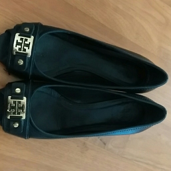 A paair of shoes