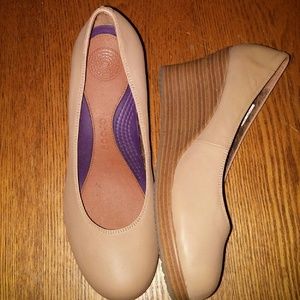 NWOT Crocs Ashleigh wedges