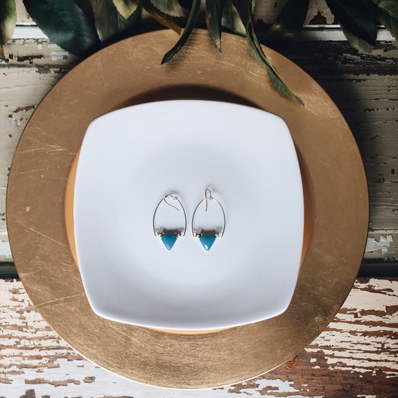 νιитαgє Triangle Earrings