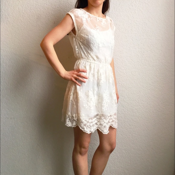 ❌S O L D in a Bundle❌Floral Lace Sun Dress⭐️HP⭐️ - Picture 2 of 4