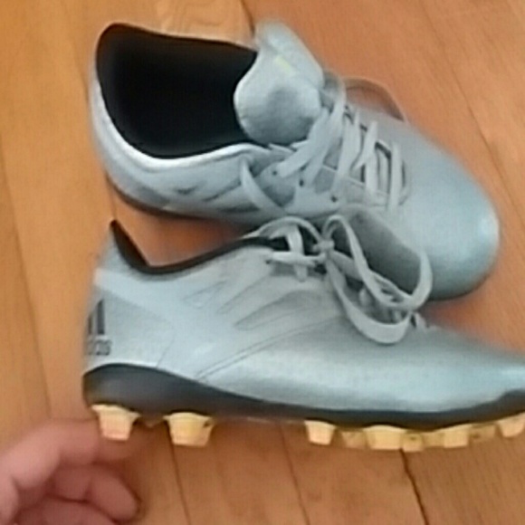 Boys Soccer Cleats - Picture 2 of 2