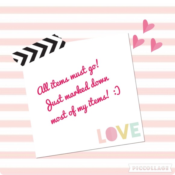 Everything must go!🙋🏼✌🏼️👚👙👝💲💲💲