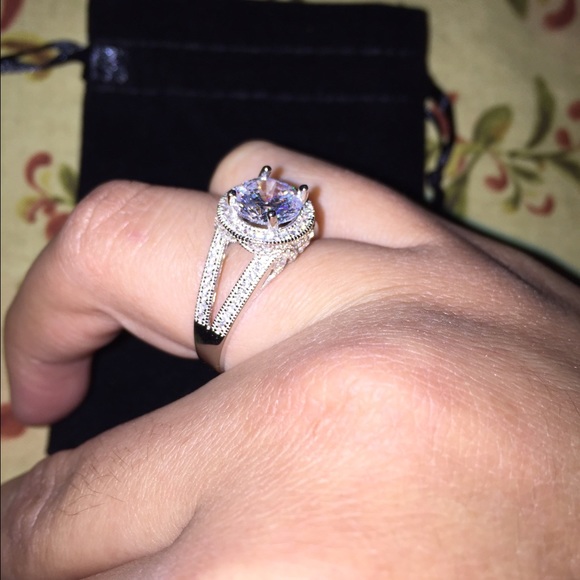 Gorgeous ring - Picture 2 of 4