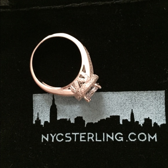 Gorgeous ring - Picture 3 of 4