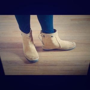 Additional pic Minnetonka size 8!