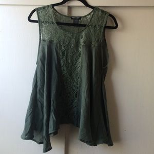 Hunter green lace top size XL in Jr