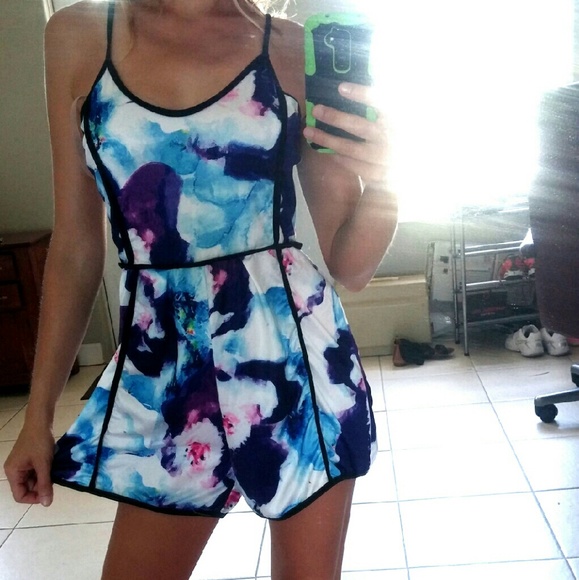 NWOT Romper - Picture 3 of 4
