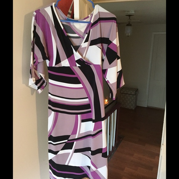 Print dress with slotted sleeves.