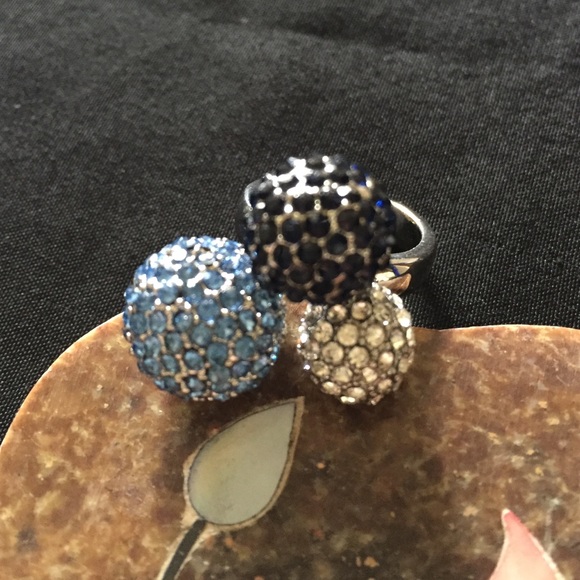Vintage Jewelry - Vintage Rhodium Three Ball Rhinestone Ring