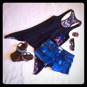 About A Girl Aztec Print w/Sharkbite Hem tank Sz S